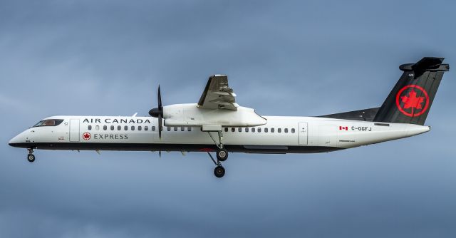 de Havilland Dash 8-400 (C-GGFJ)