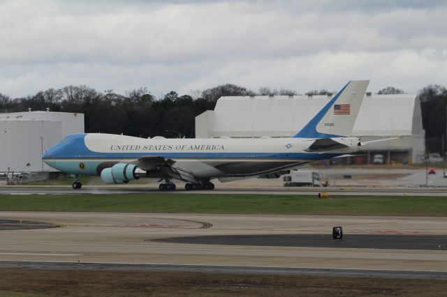 Boeing 747-200 (92-9000)