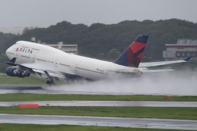 Boeing 747-400 (N667US)