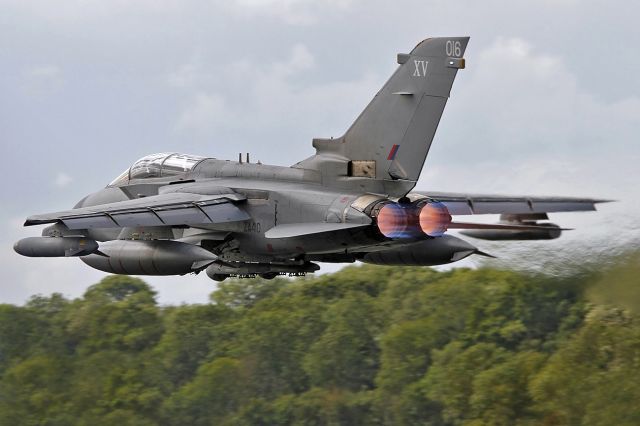 SUW410 — - RAF Tornado GR4 in a hurry at RIAT.