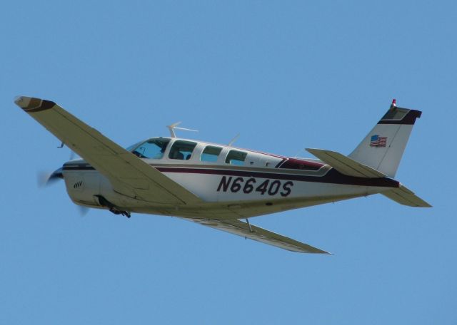 Beechcraft Bonanza (36) (N6640S) - Off of 32 at the Shreveport Downtown airport.