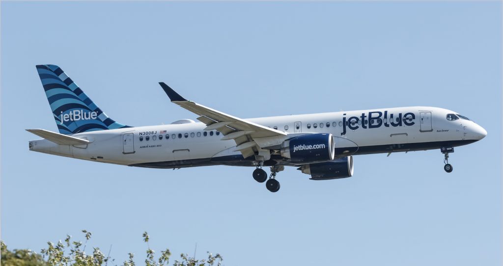 Airbus A220-300 (N3008J)