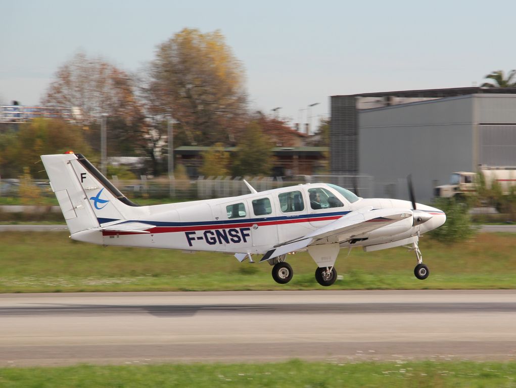Beechcraft Baron (58) (F-GNSF)