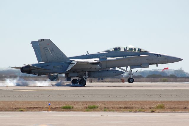 McDonnell Douglas FA-18 Hornet —