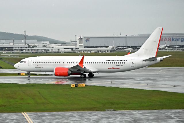 Boeing 737-800 (9M-LRL)