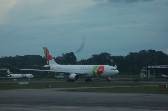 Airbus A330-200 (CS-TOP)