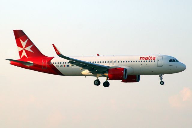 Airbus A320neo (9H-NEH) - On short finals for rwy 09L on 20-Sep-24 operating flight KMM106 from LMML.