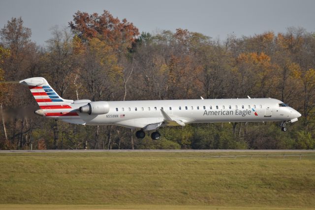 Canadair Regional Jet CRJ-900 (N558NN) - 18-L 11-08-20