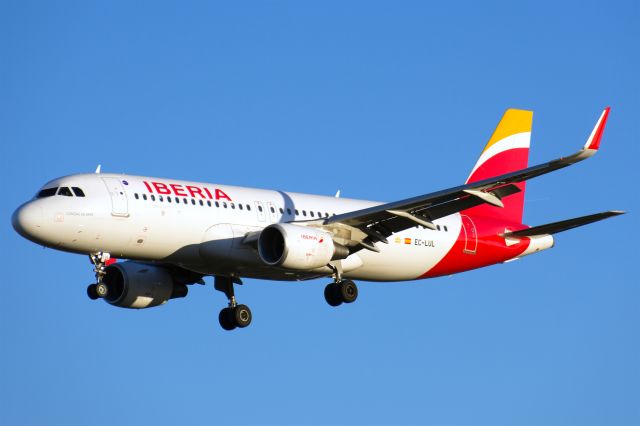 Airbus A320 (EC-LUL)