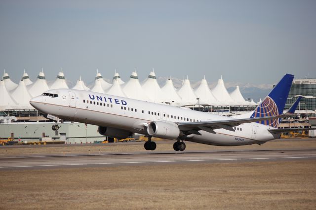 Boeing 737-900 (N53442) - Departing on 17R