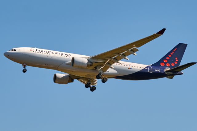 Airbus A330-300 (OO-SFU)