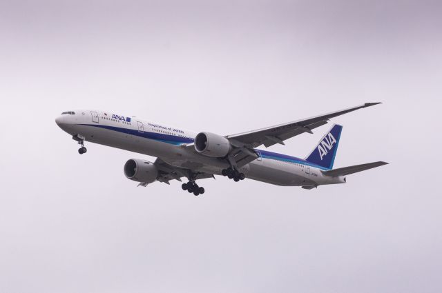 BOEING 777-300 (JA734A)