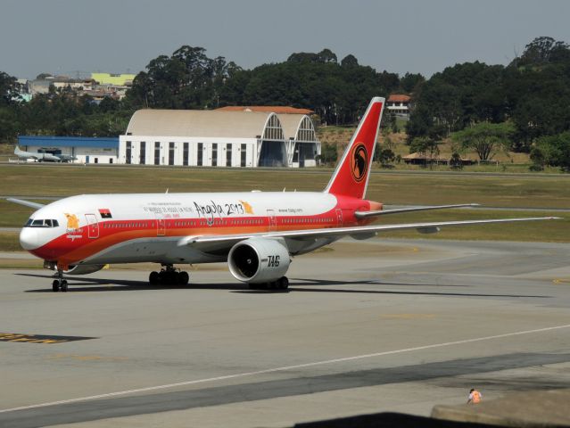 Boeing 777-200 (D2-TEF) - Boeing 777-200ER (CN 34567/687) TAAG - Angola Airlines - Aeroporto Internacional de São Paulo-Guarulhos (GRU/SBGR) - Guarulhos / São Paulo, Brazil