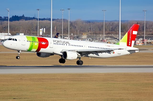 Airbus A321 (CS-TJH)