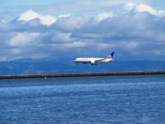 Boeing 787-8 (N20904) - Dreamliners first flight to SFO