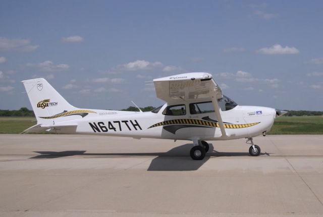 Cessna Skyhawk (N647TH) - Operated by WSU Tech