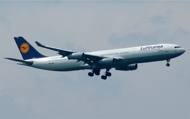 Airbus A340-300 (D-AIGB)