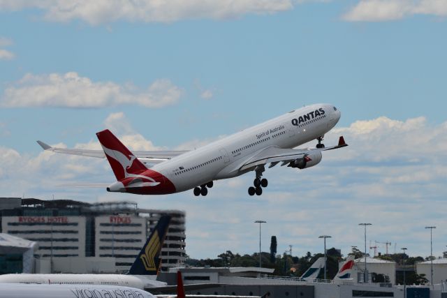 Airbus A330-300 (VH-QPC) - VH-QPC Qantas Airbus A330-303