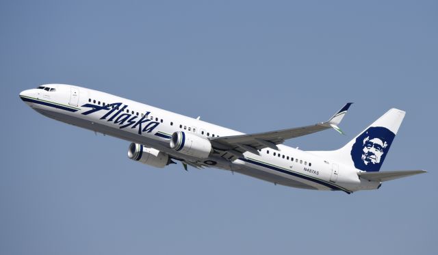 Boeing 737-900 (N487AS) - Departing LAX