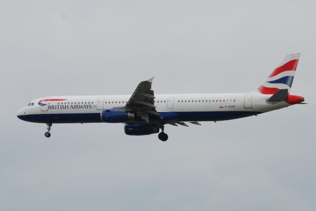 Airbus A321 (G-EUXD)