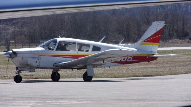 Piper Cherokee Arrow (N16566)