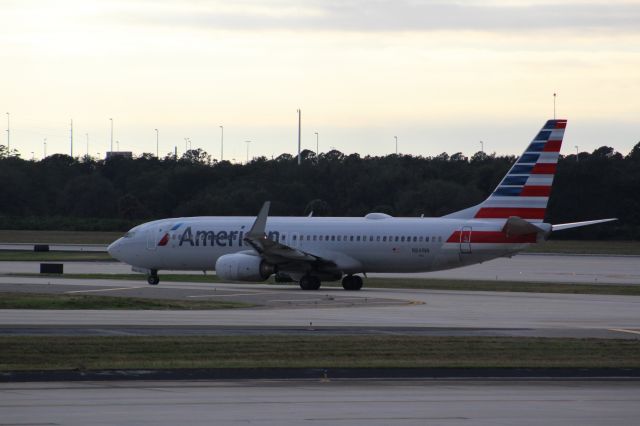 Boeing 737-800 (N841NN)