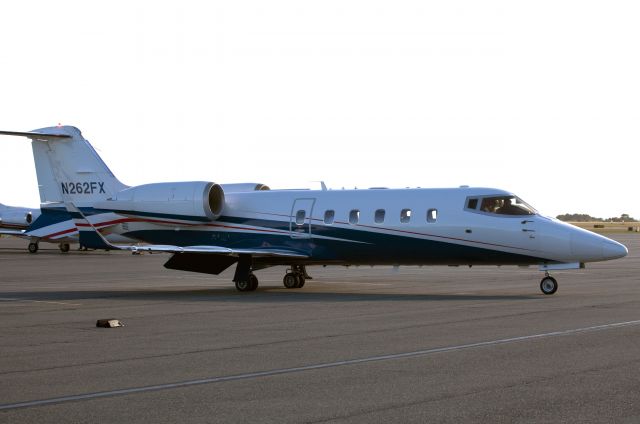 Learjet 60 (N262FX)