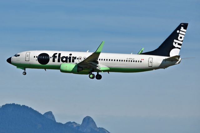 Boeing 737-800 (C-FFLC)