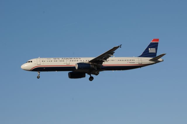 Airbus A321 (N523UW)