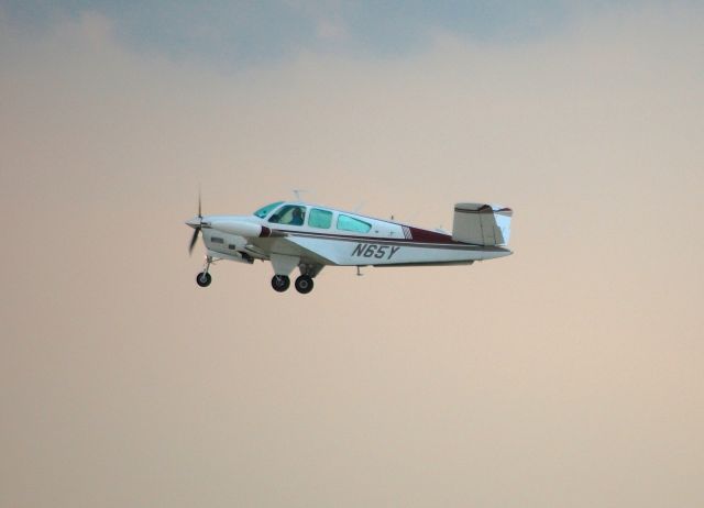 Piper PA-30 Twin Comanche (N65Y) - Departing EAA Airventure/Oshkosh on 24 July 2012