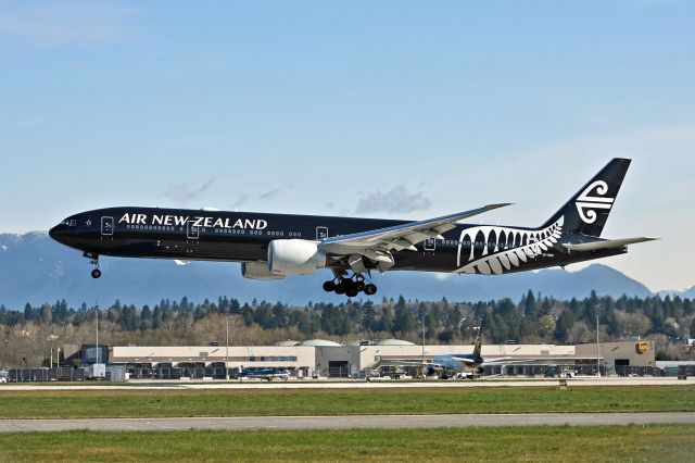 BOEING 777-300ER (ZK-OKQ)