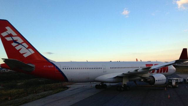 Airbus A330-300 (PT-MVB)