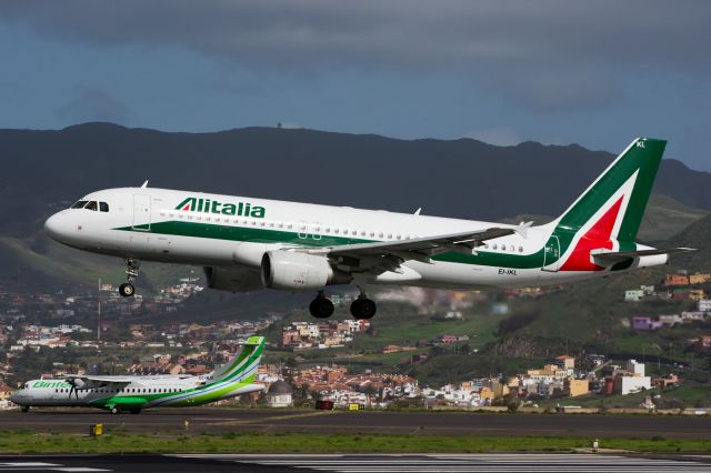 Airbus A320 (EI-IKL)