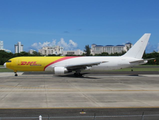 BOEING 767-300 (N220CY)