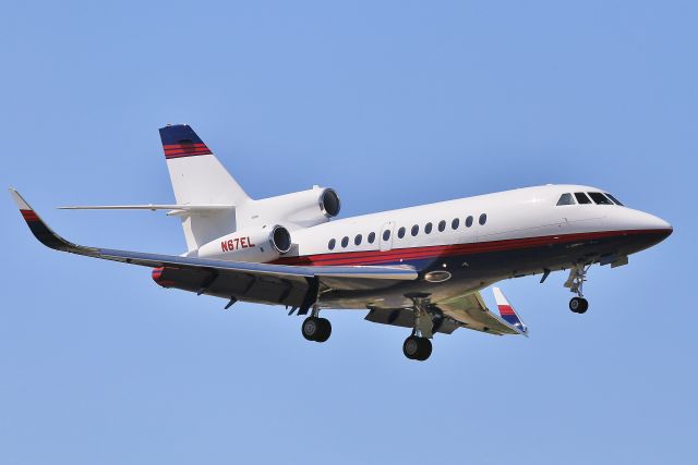 Dassault Falcon 900 (N67EL) - Arriving from KMRY