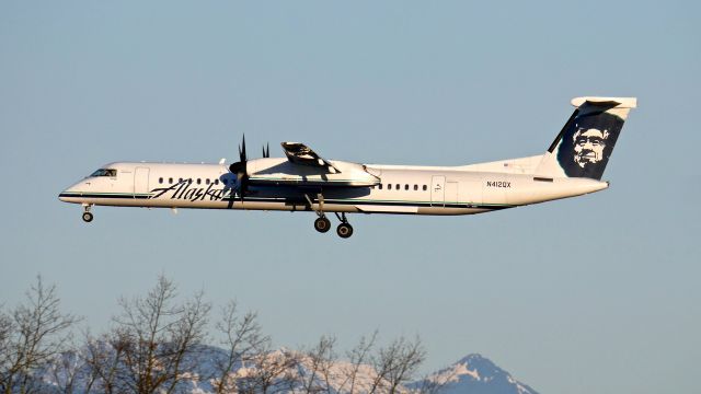 de Havilland Dash 8-400 (N412QX) - QXE2533 from GEG on final to SEA Rwy 34L on 3.18.19. (DHC-8-402Q / msn 4059).