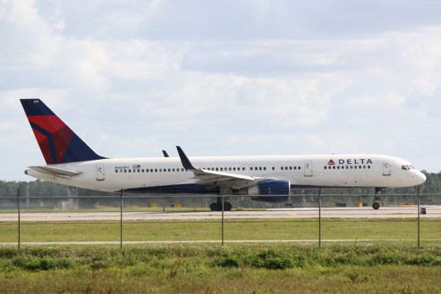 Boeing 757-200 (N900PC) - Delta Flight 1516 (N900PC) departs Southwest Florida International Airport enroute to Detroit Metro-Wayne County Airport