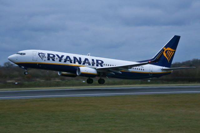 Boeing 737-800 (SP-RSL) - Previously EI-GSF before being transferred to Ryanair Sun in Poland.  RYR3808 returns to Wroclaw.