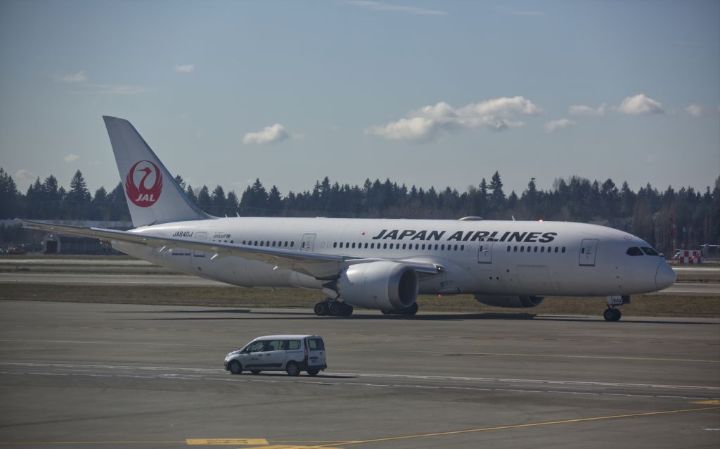 Boeing 787-8 (JA840J)