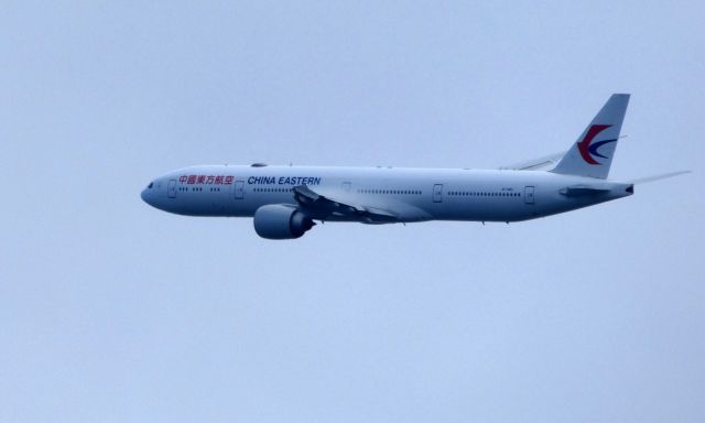 BOEING 777-300 (B-7882) - On approach is this 2017 China Eastern Boeing 777-39PER in the Autumn of 2019.