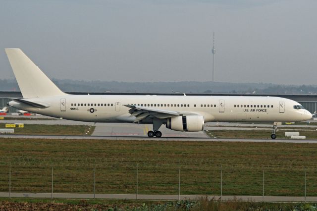 Boeing 757-200 (99-6143)