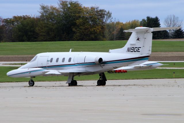 Learjet 25 (N19GE)