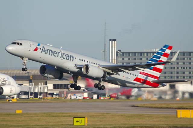 Boeing 757-200 (N185AN)