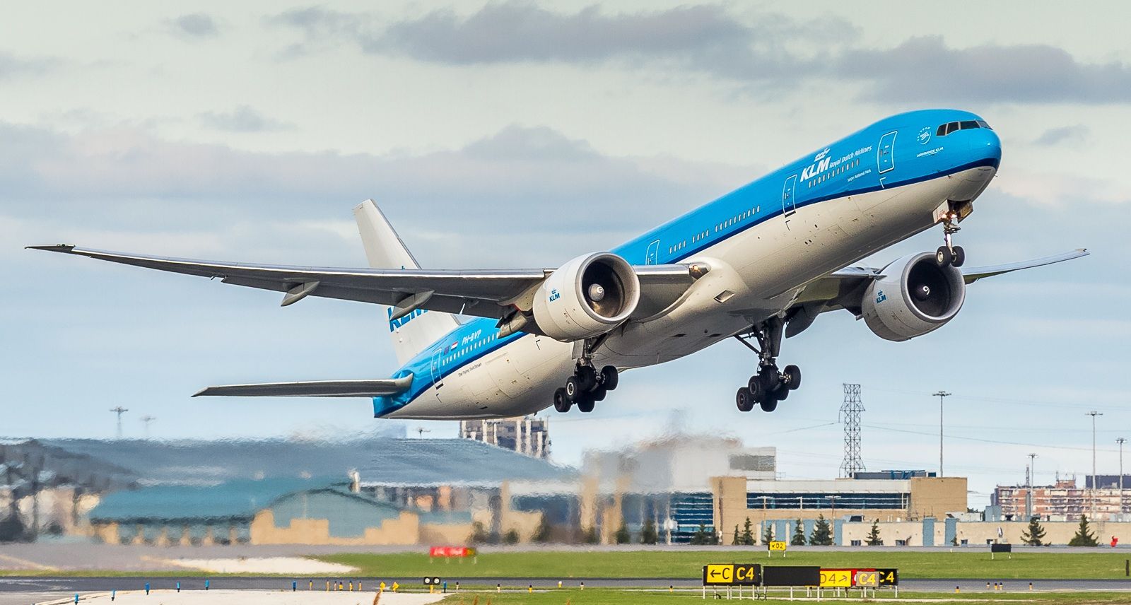 BOEING 777-300ER (PH-BVP) - A KLM 773 lifts off runway 24R and heads for home