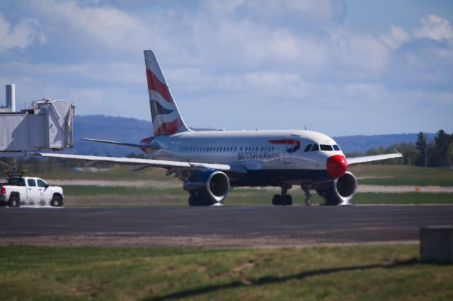 Airbus A318 (G-EUNB)