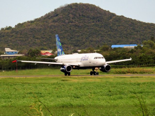 Airbus A320 (N570JB)