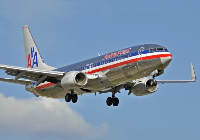 Boeing 737-800 (N815NN)