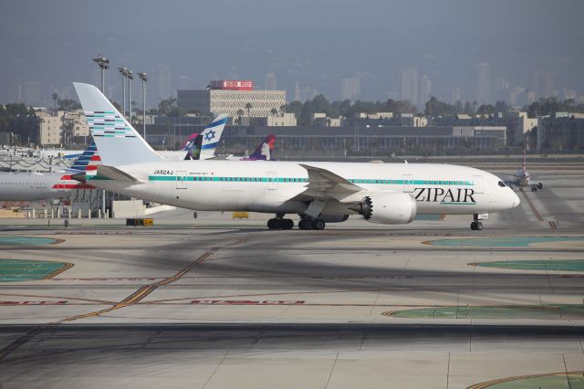 Boeing 787-8 (JA824J)