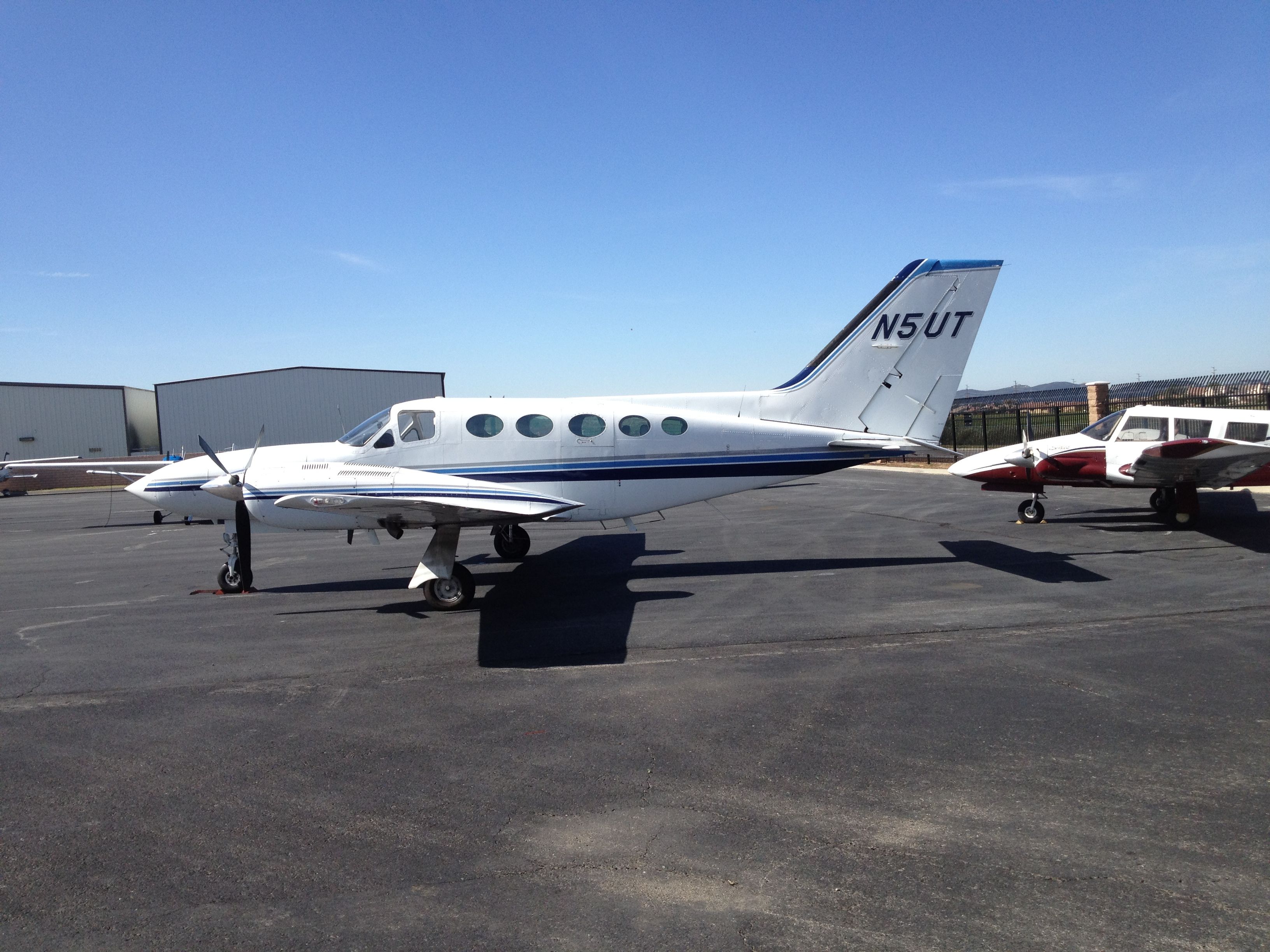 Cessna 421 (N5UT)