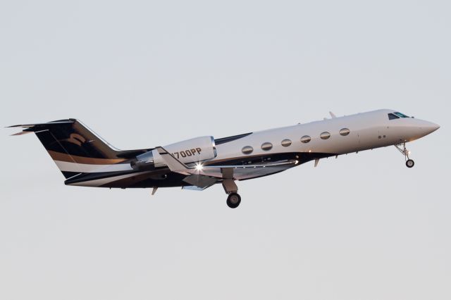 Gulfstream Aerospace Gulfstream IV (N700PP) - Early evening departure, even caught the strobe.